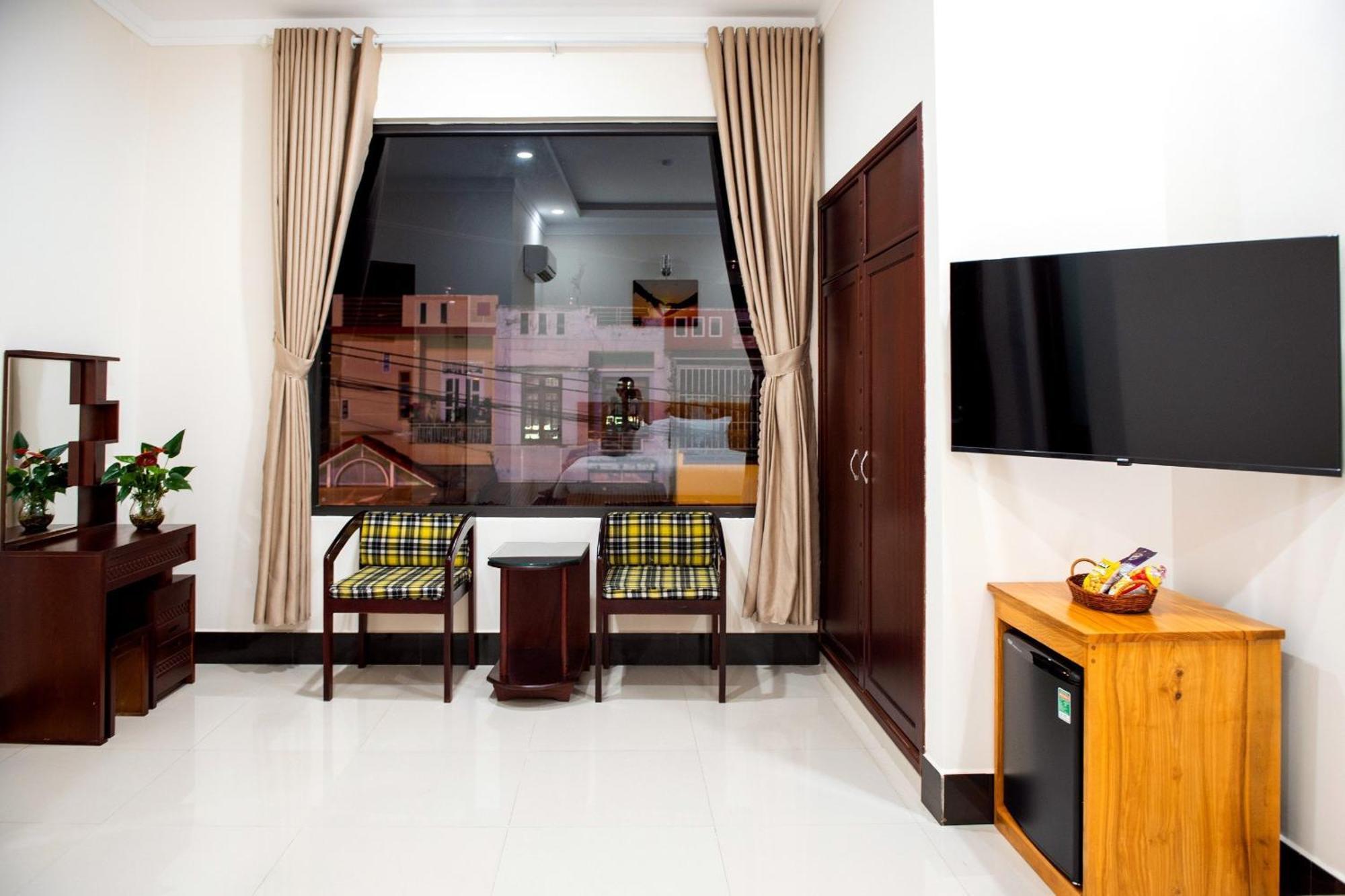 Minh Lam Hotel Плей Ку Екстериор снимка