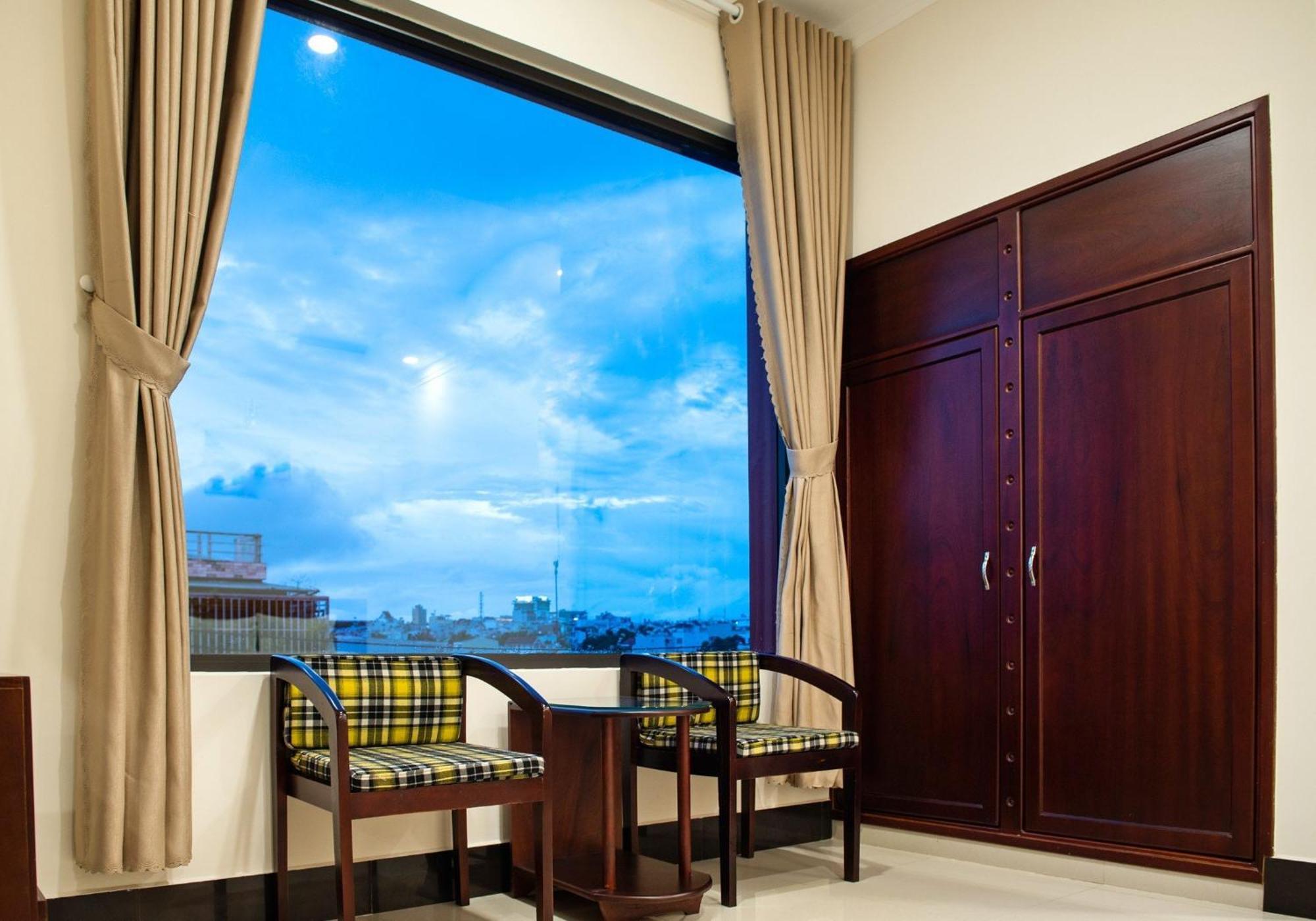 Minh Lam Hotel Плей Ку Екстериор снимка