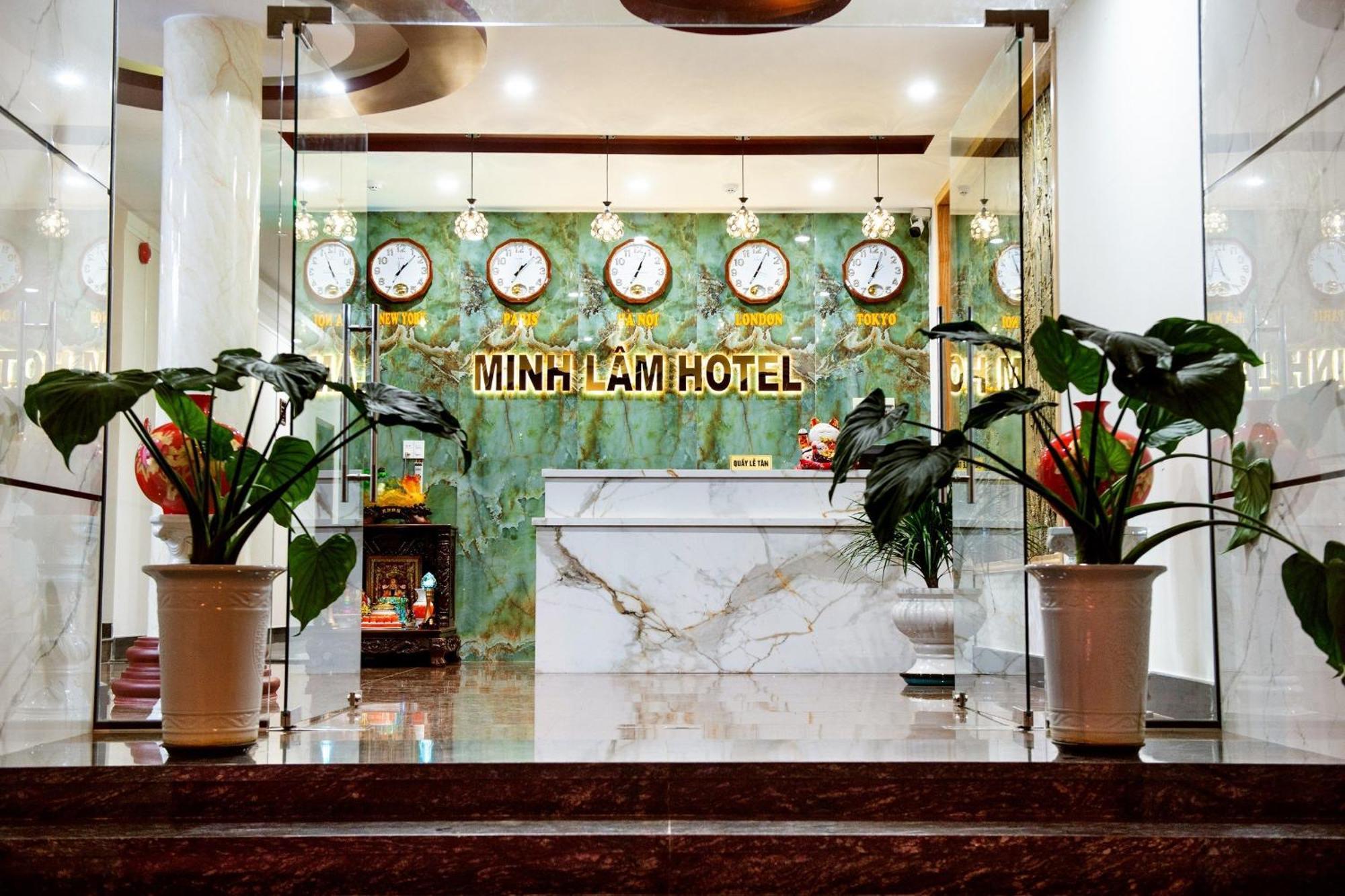 Minh Lam Hotel Плей Ку Екстериор снимка